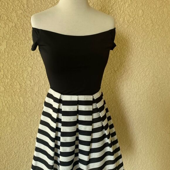 City Studio Speechless Off the Shoulder Black&White w/Silver‎ Detail Dress Sz.1 - Picture 3 of 10